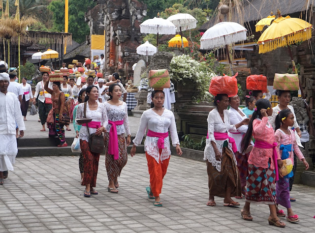 Respecting Local Cultures - Making Ethical and Sustainable Choices on Your Journeys
