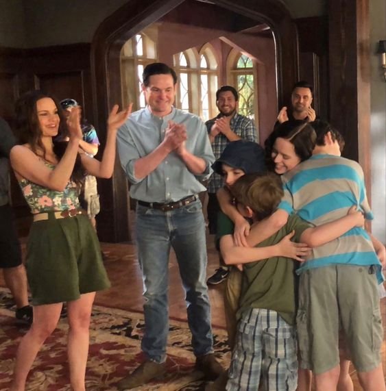 The Crain Family - 'The Haunting of Hill House' Review: Horror and Family Ties