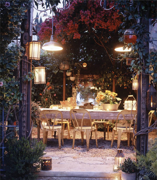 Accessorize Thoughtfully - Creating an Inviting Outdoor Dining Space
