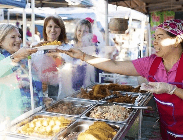 Dining Experiences: Beyond the Plate - Cultural Influences on Global Food Markets