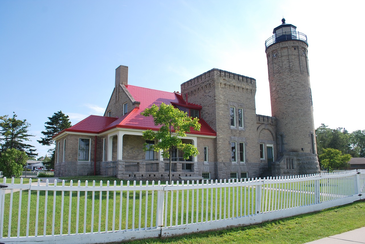 Lighthouse Keepers: Solitude and Service - Guiding Lights: The Historical Significance of Lighthouses