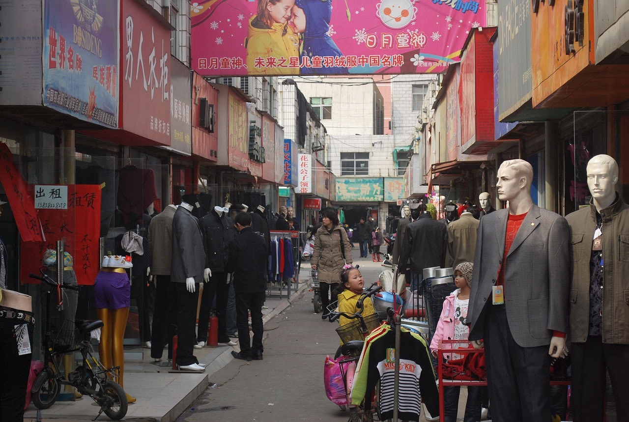 The E-commerce Boom in China - E-commerce and the Chinese Consumer: A Modern Cultural Shift