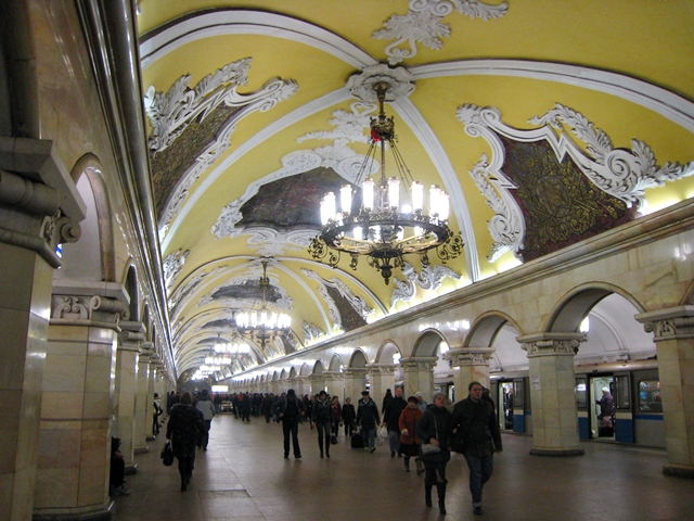 Metro Map and Apps - Getting Around Moscow: Transportation and Commuting Tips
